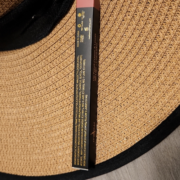 Mellow Lip Liner - Picture 2 of 5